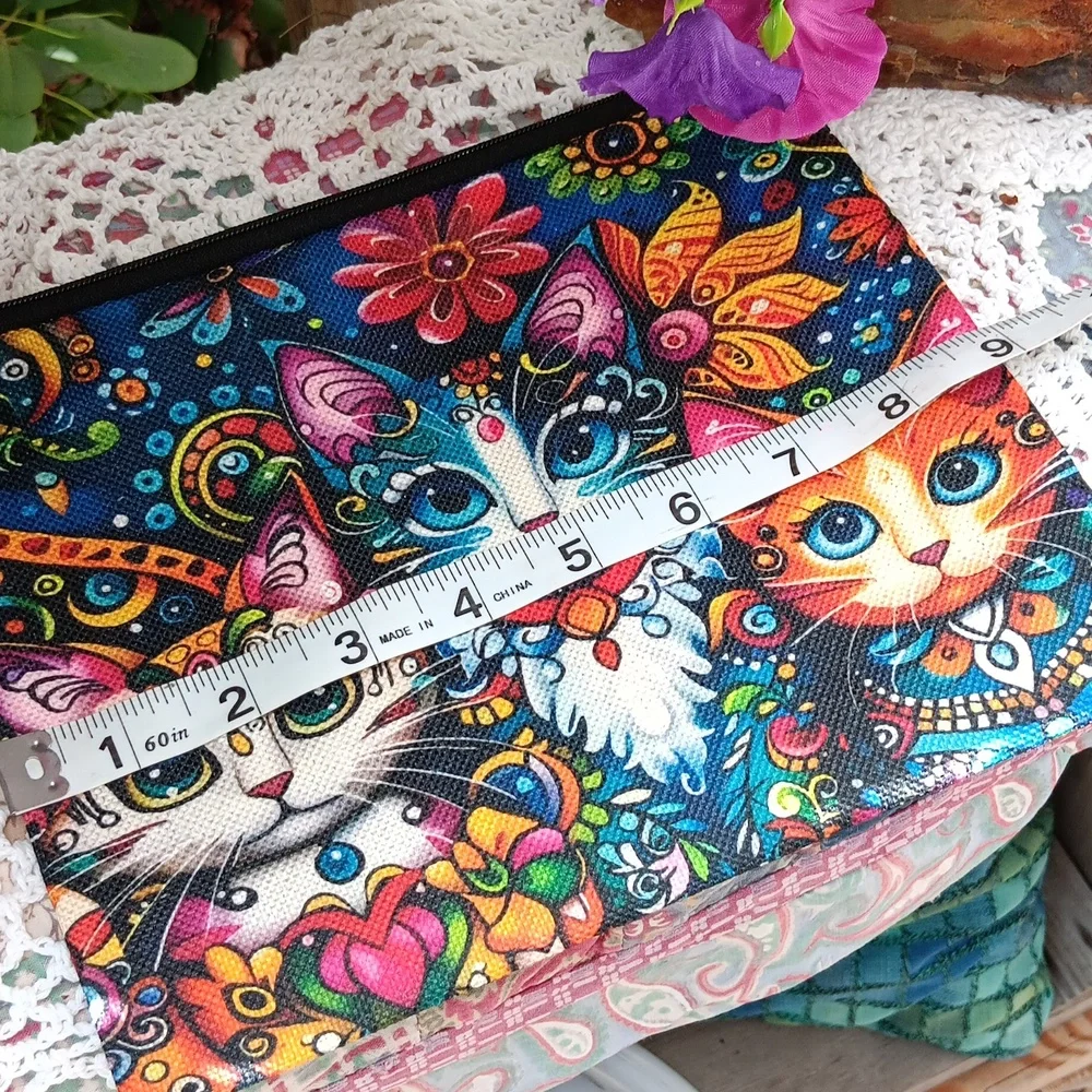 🆕️LAST 1😻LARGE COLORFUL, WHIMSICAL CAT VIBRANT COSMETIC BAG/ Y2K CATS ARTISTIC